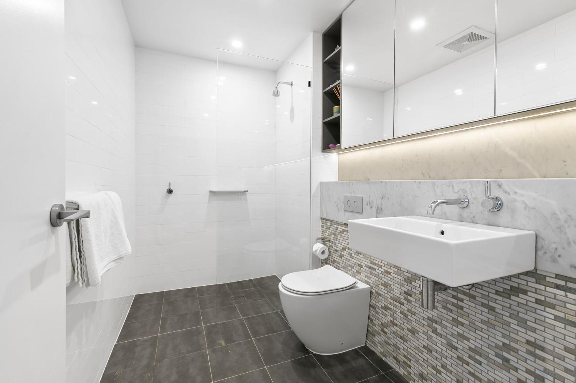 1 Bedroom With Rooftop Terrace-alice72 Self Catering Apartment Sydney
